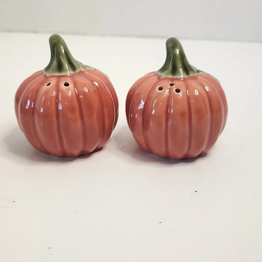 Ceramic Pumpkin Salt and Pepper Shakers Set Fall Autumn Thanksgiving Table Decor